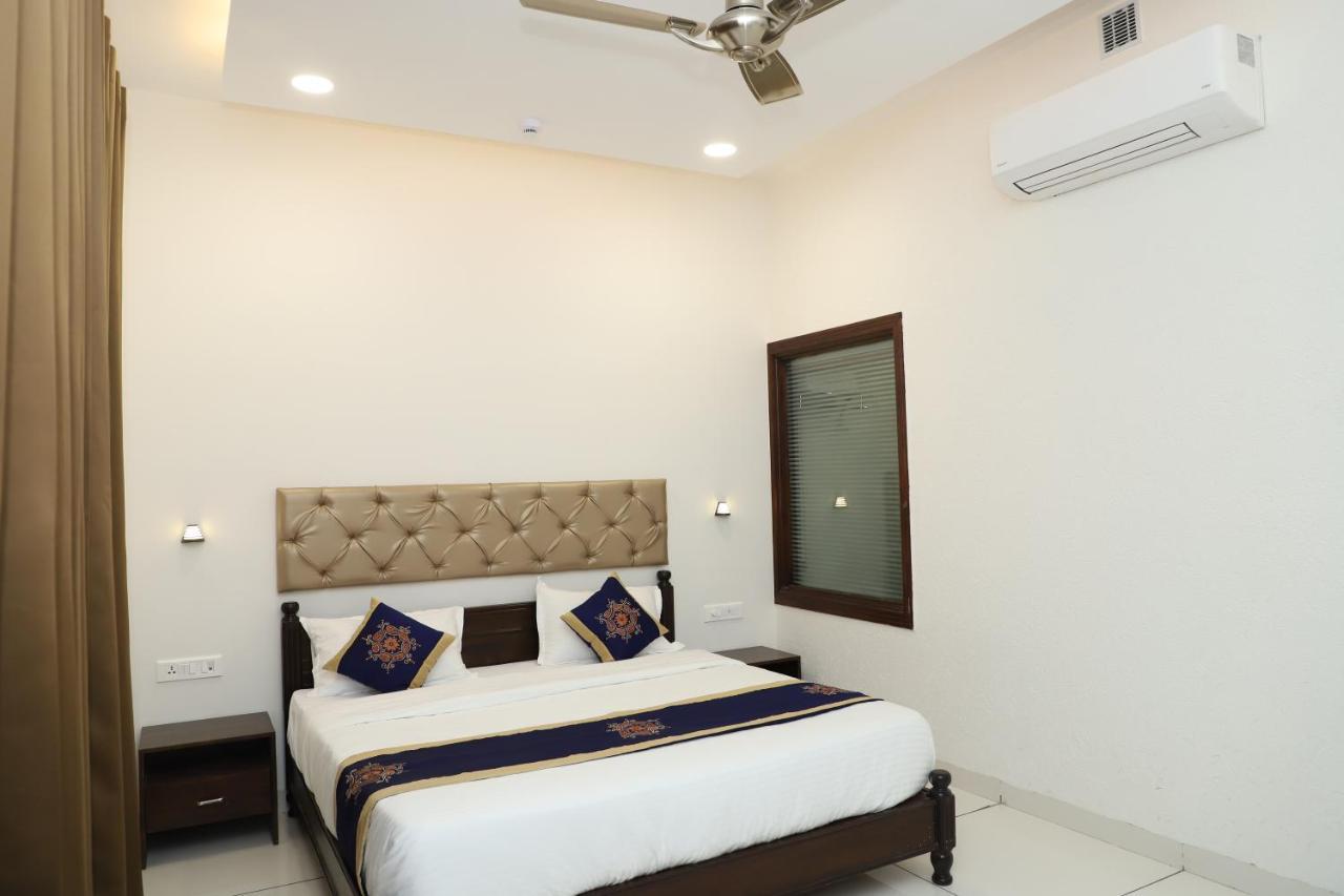 Clover Inn Udaipur Buitenkant foto