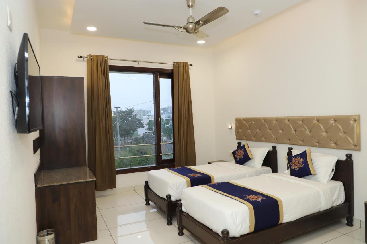 Clover Inn Udaipur Buitenkant foto