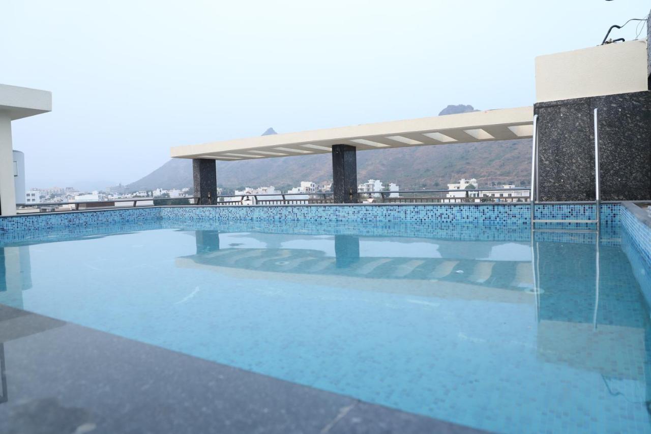 Clover Inn Udaipur Buitenkant foto