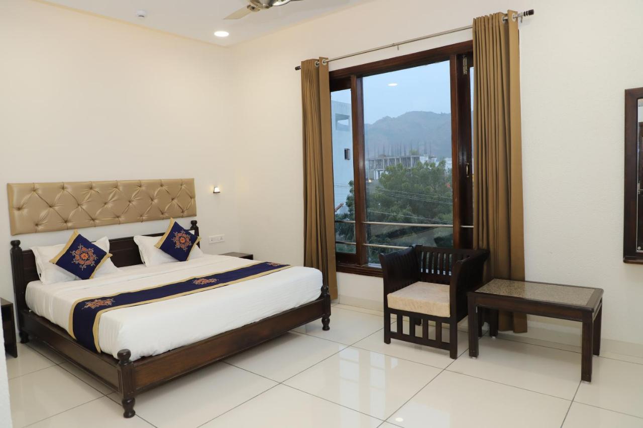 Clover Inn Udaipur Buitenkant foto