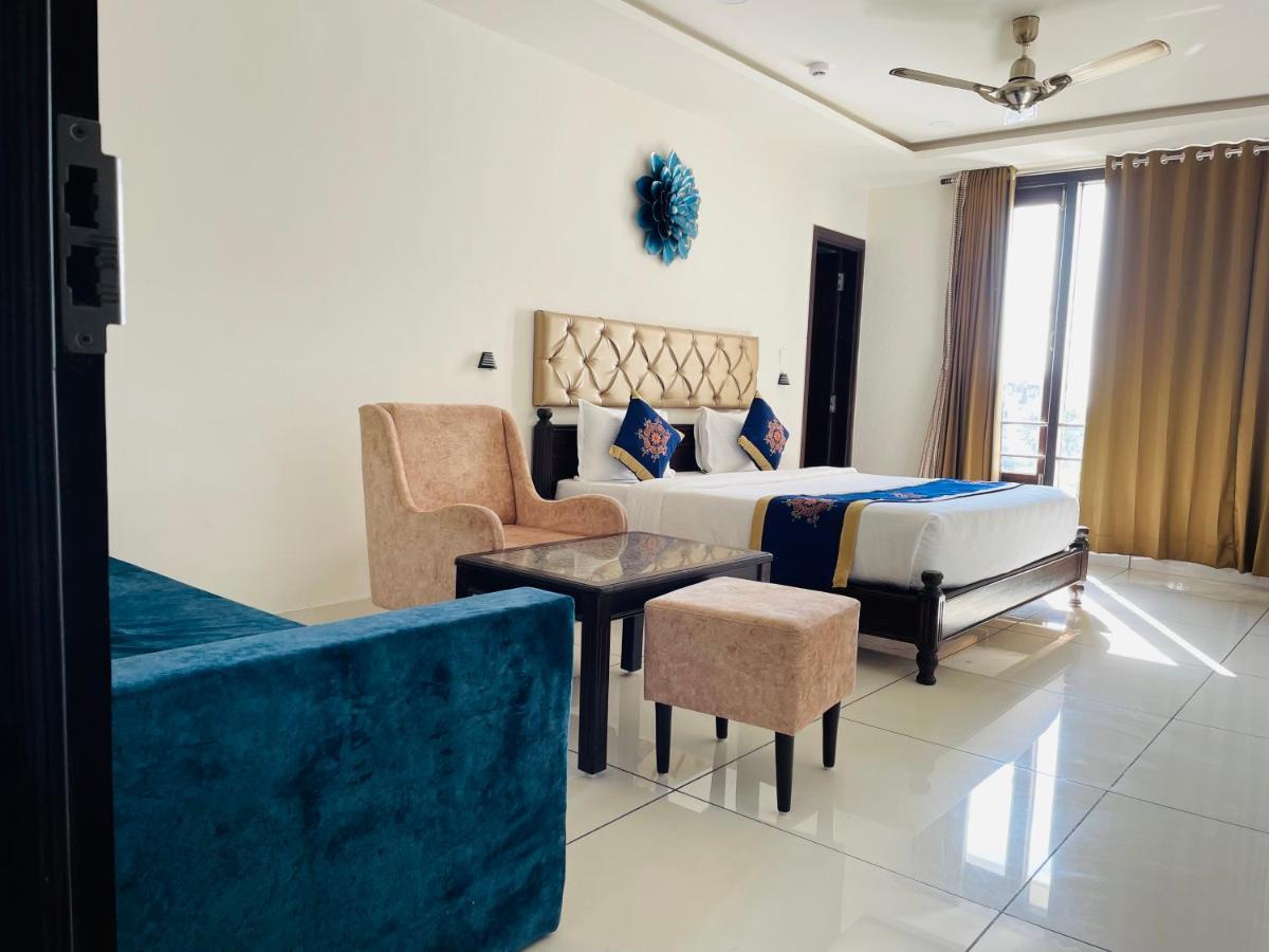 Clover Inn Udaipur Buitenkant foto