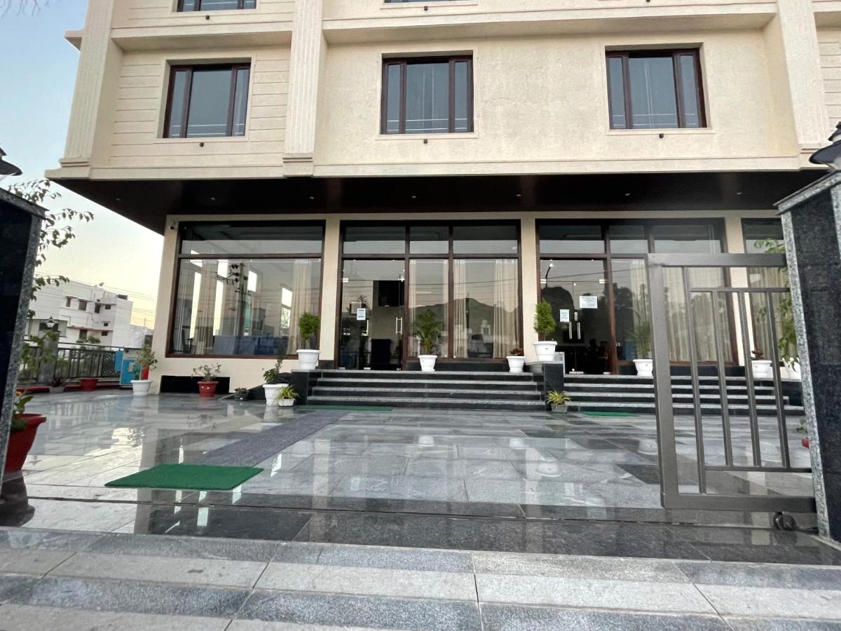 Clover Inn Udaipur Buitenkant foto