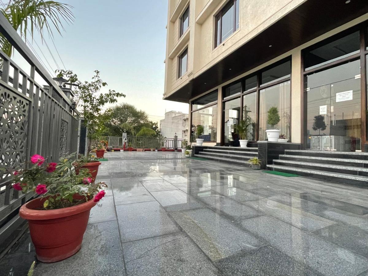 Clover Inn Udaipur Buitenkant foto