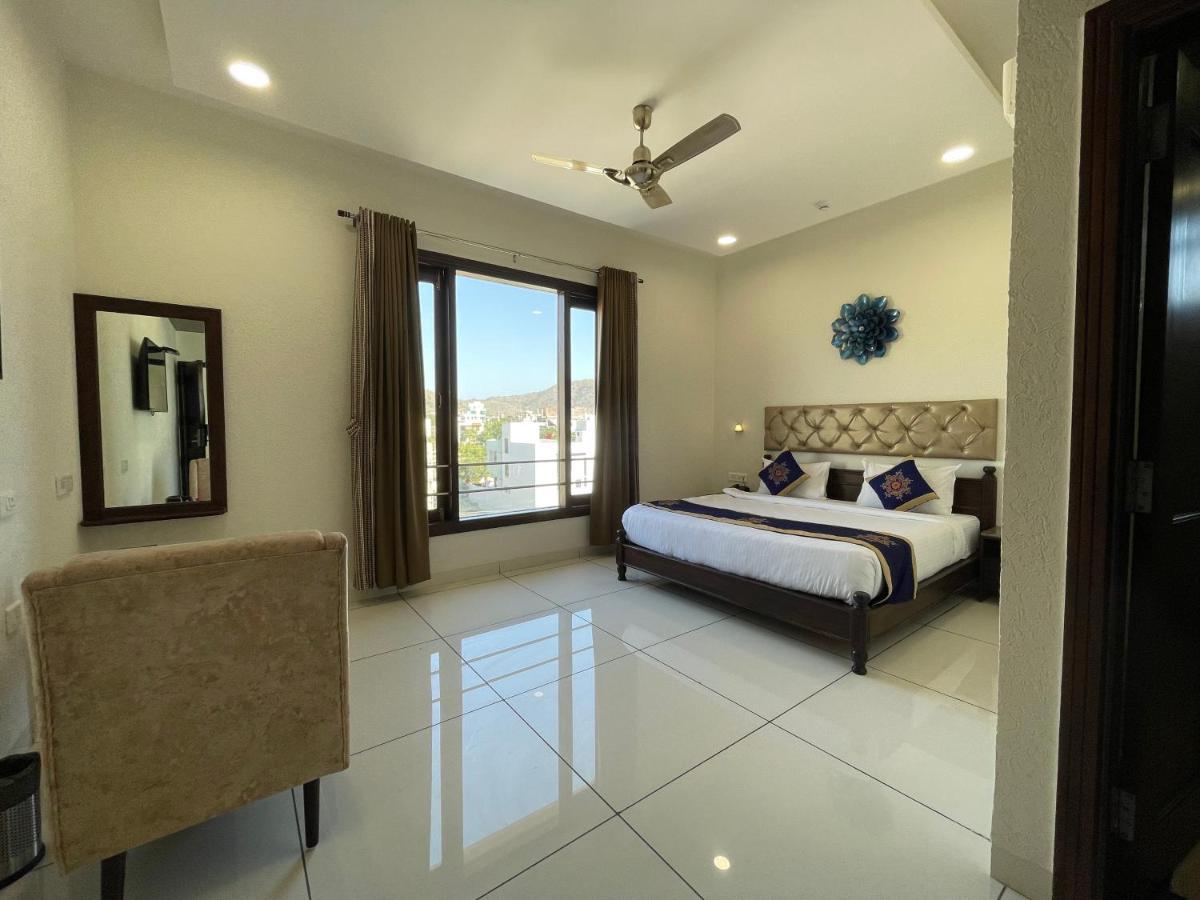 Clover Inn Udaipur Buitenkant foto