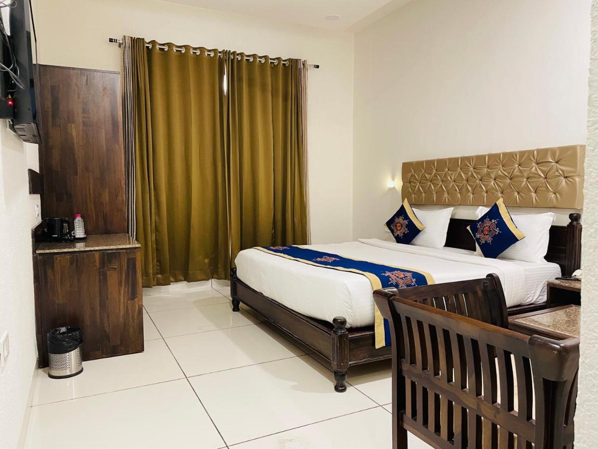 Clover Inn Udaipur Buitenkant foto