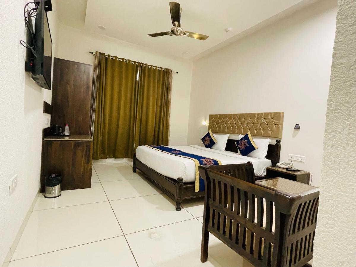 Clover Inn Udaipur Buitenkant foto